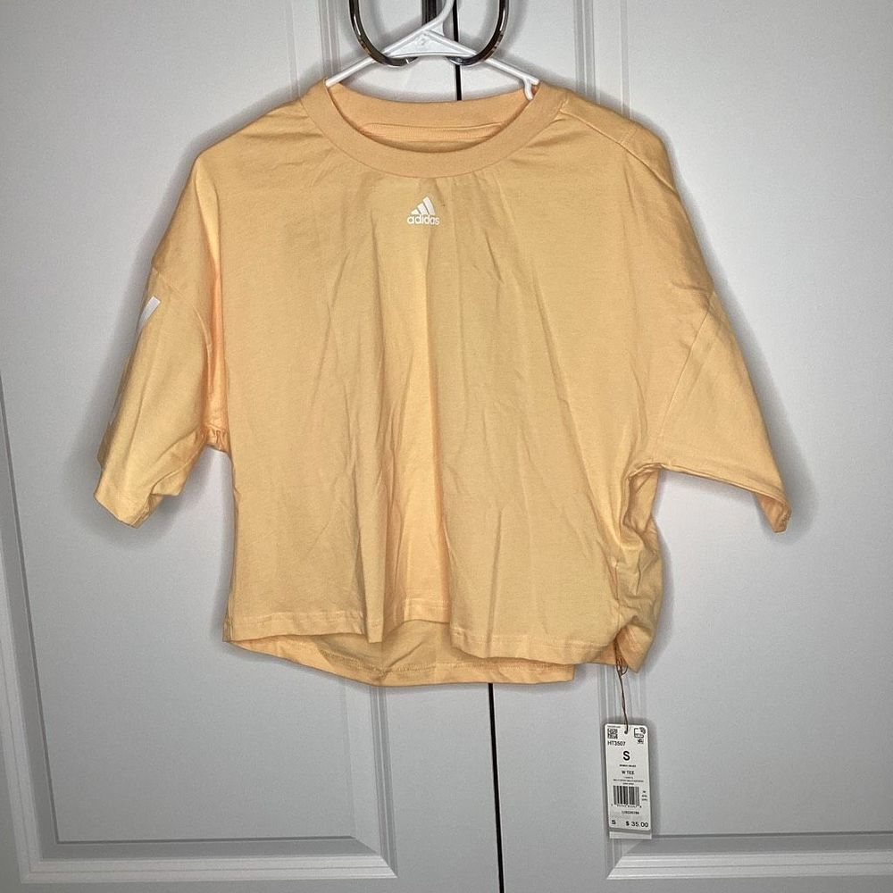 NWT Ladies Adidas Open‎ Back Styling" Short sleeved cropped tee shirt